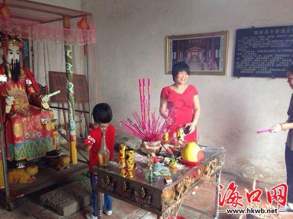 海南临高新年习俗:年初一祭拜孔子祈福