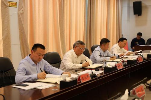 黔南州委常委,瓮安县委书记杨朝伟主持召开新型工业化