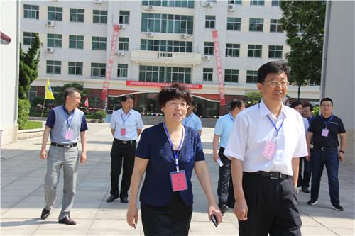 徐东晖局长视察2018年初中学业考试威海一中考点