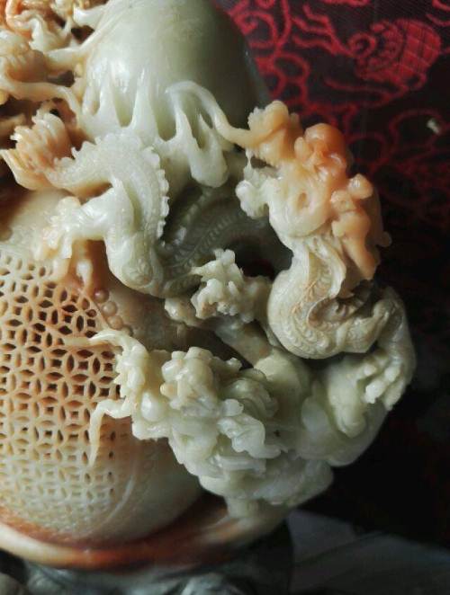 《五龙戏珠》石头摆件