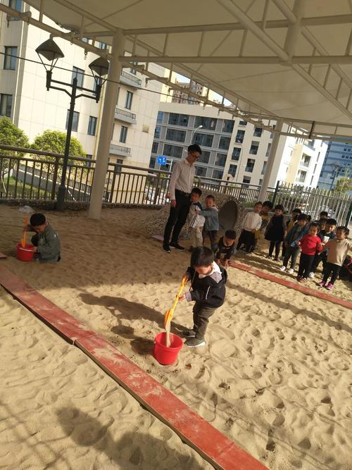 新丝路幼儿园托班段体能沙地比赛