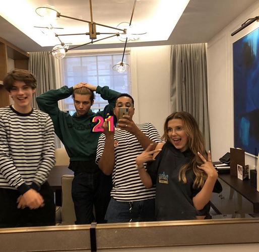 有人科普一下福尔摩斯小姐的男主louis partridge吗