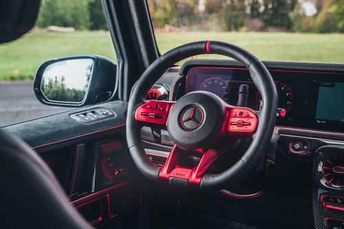 同时,brabus 900火箭版的方向盘和座椅上均有巴博斯标识,且中控台位置