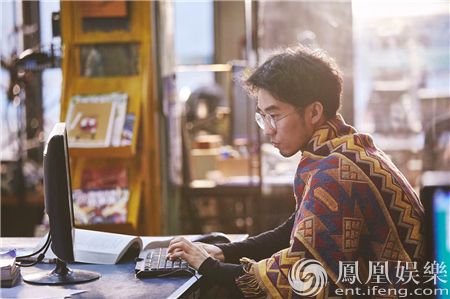 万合天宜的青年导演刘循子墨也出演了一位电脑高手,挑战全新的戏路