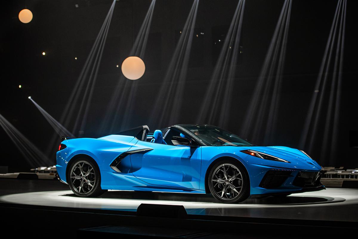 第八代雪佛兰科尔维特stingray硬顶敞篷跑车