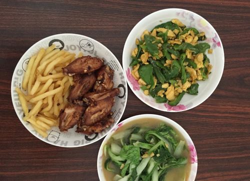 小姑子来家里,我做了这些饭菜招待她,婆婆却嫌我小气