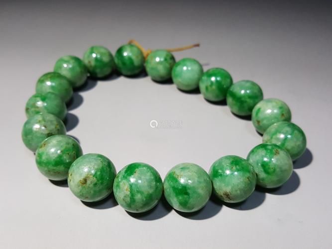 清代翡翠手持十八子