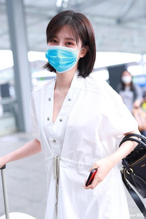 乔欣终于剪短发!波波头搭白衬衫太减龄,美回18岁