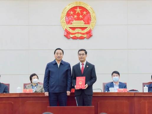 镇江市人大常委会决定刘亚军同志代理市中级人民法院院长