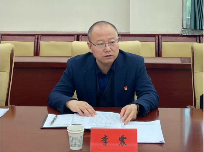 白水县委常委,政法委书记郭武军汇报白水县政治督察和平安建设工作.