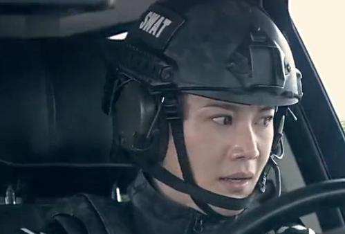 《特警力量》生死逃亡 安雅萍飞车漂移(视频)