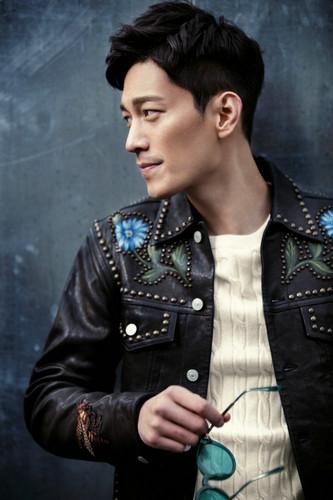 刘帅良时尚街拍大片曝光演绎随性复古潮流