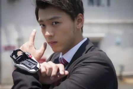 竹内亮真,假面骑士drive的扮演者,人气在日本简直是超一流,被誉为日本