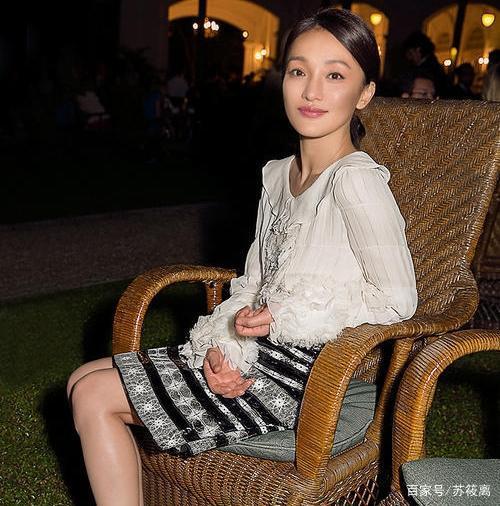 网友偶遇周迅曝光其近况,状态颜值超好,正拍摄新剧《小敏家》
