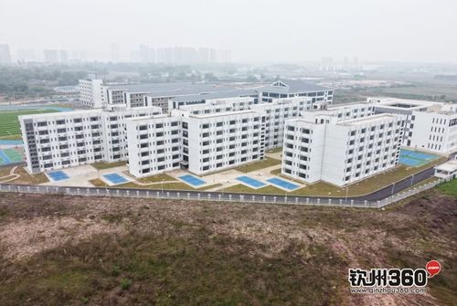 航拍中央民大附中钦州国际学校,踩着祥云带你在滨海