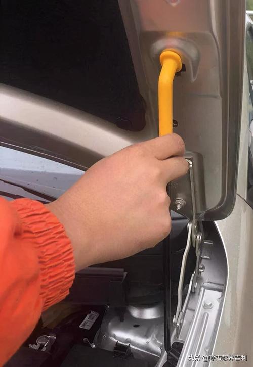 glc引擎盖怎么打开油箱盖 glc油箱盖怎么打开