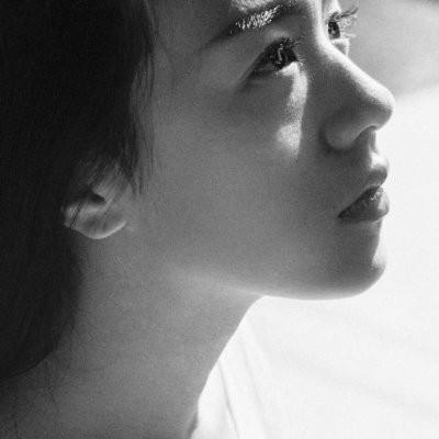 女生头像大全伤感黑白图片伤害过你的人何必当真