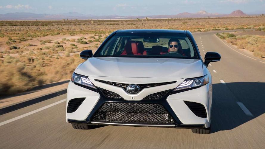 丰田19款凯美瑞加装流光日行灯启动闪烁日行灯大灯