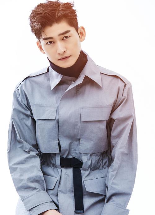 张翰一组暖色调风格写真美图集,尽显慵懒率性