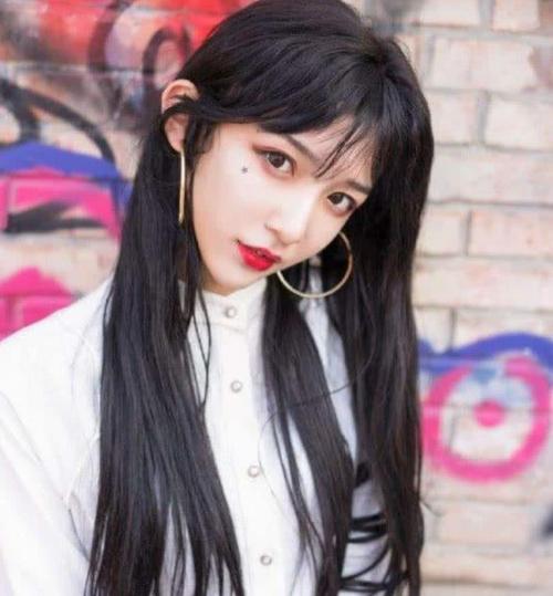 女装大佬艾比真人长啥样?看到平时的出门照,网友:坚持穿女装!