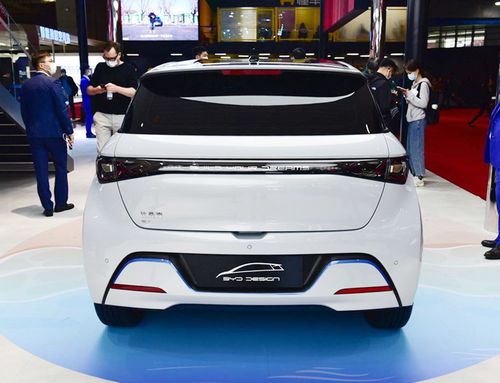 比亚迪全新两厢车亮相,外观时尚科幻,最新字母车标,是