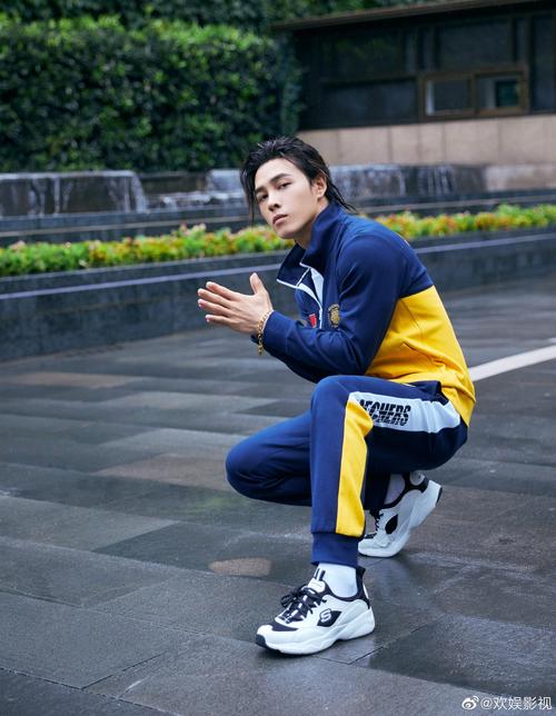 欢娱影视演员洪尧以斯凯奇品牌推广大使的身份助阵bi