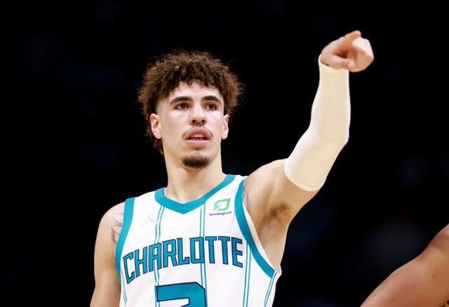 黄蜂召回拉梅洛鲍尔和史密斯二人与球队在波特兰会合