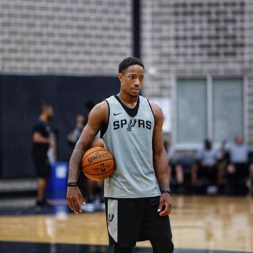 从北境之国到德克萨斯,摆脱抑郁症的德罗赞正扛起马刺