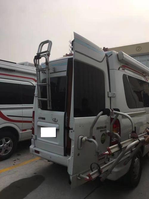 出售17年大通原厂短轴中顶b型房车出售