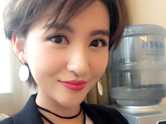 4万人关注,欢迎关注我的微博: 龚凡小凡凡_ashley,我的微博昵称: 龚凡