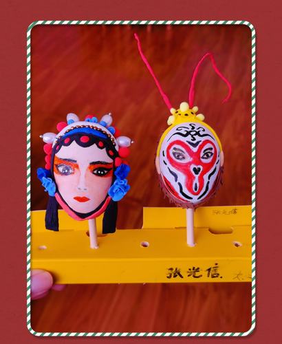 宝贝和妈妈一起制作的鸡蛋脸谱,非常的有创意.