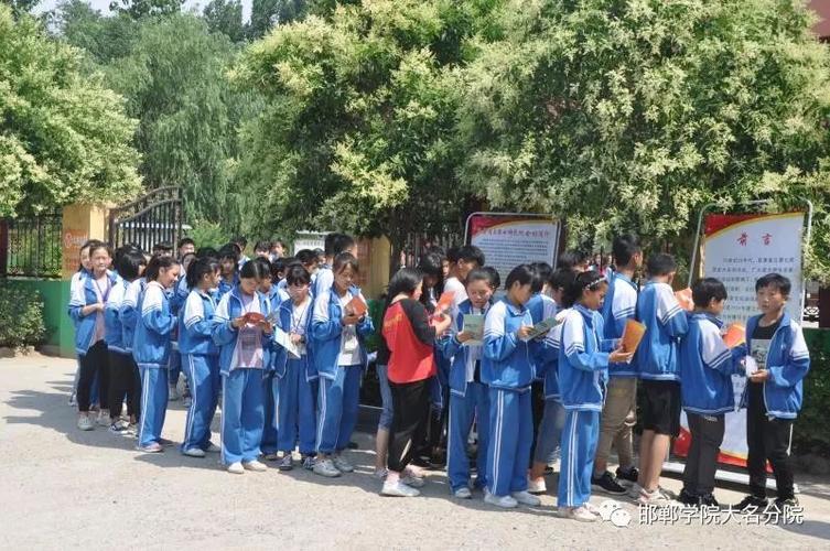 讲到"咱们西马头村的裴志耕将军就是大名七师的学生.