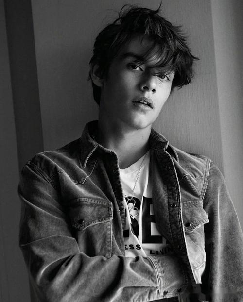 组图新生代小鲜肉路易斯帕特里奇杂志大片