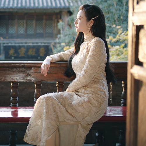 景甜《司藤》华丽旗袍复古造型,实力演绎"人间富贵花"