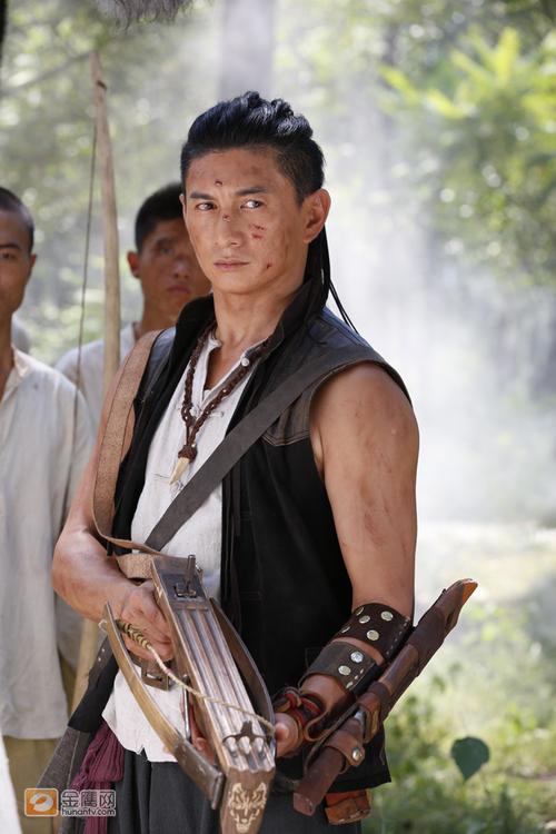 战狼(吴奇隆饰) 原图网址 桩子(谢孟伟饰) 群像