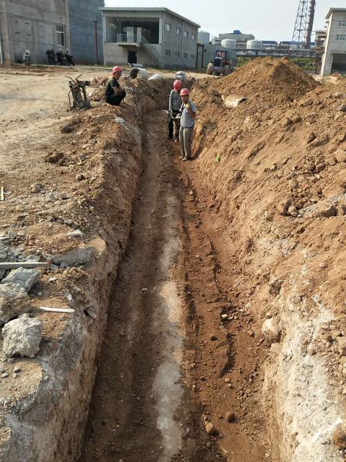 华宇路桥13号路雨水管道土方回填夯实