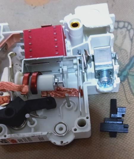 高分断小型漏电断路器的内部构造220伏一