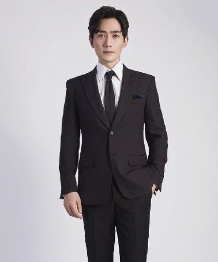 "西装专业户"朱一龙,一个把西装穿出极致的男人,帅到窒息!