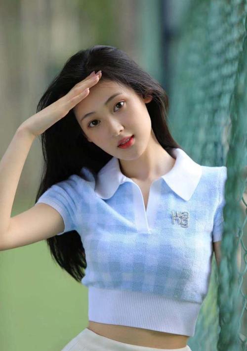 95后新生代女演员刘玮婷清新写真曝光气质纯净笑容治愈引关注