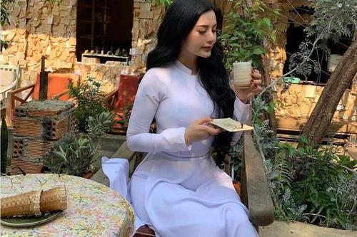 越南姑娘河边做饭,抬头那一刻真是太惊艳了,真想把她娶回家