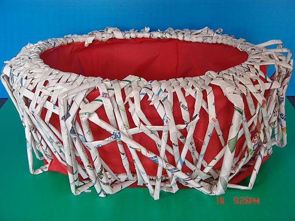 废报纸做成的儿童手工制作作品-鸟巢