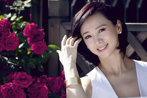 45岁翁虹逆生长写真 笑容清新似少女(高清组图) 辣妈翁虹爆出一组清新