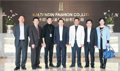 海丰县委县政府领导与卡尔丹顿服饰股份有限公司严小华总经理(左三)等