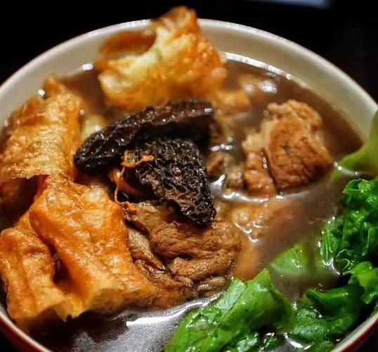 "油条 肉骨茶"