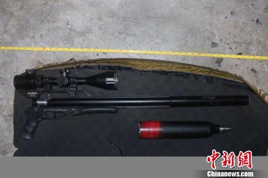 记者24日从四川广元警方获悉,近日,广元市三名男子相约持一支汽枪打猎