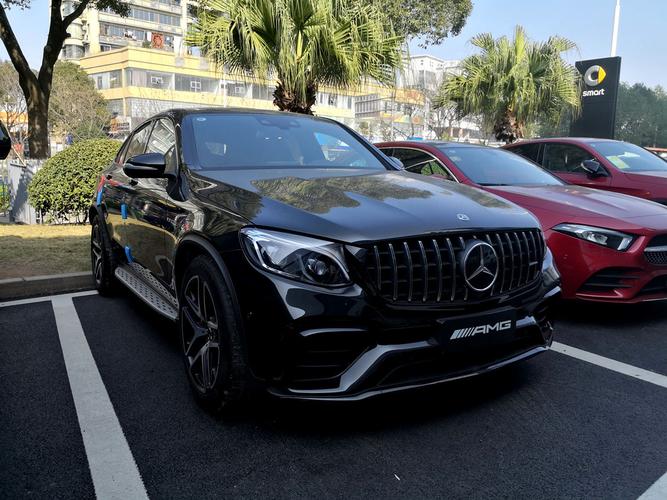 奔驰glc63amgcoupe黑外黑内现车优惠9万元