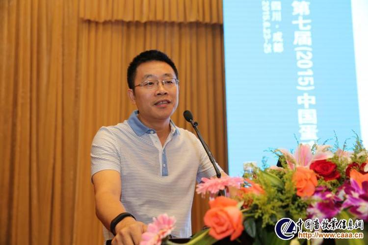 食品股份有限公司总裁,中国规模化蛋鸡养殖"金顶俱乐部"发起人冯斌
