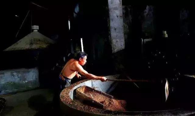 从酱香型白酒的前身到现代工艺看完你就是酱酒专家
