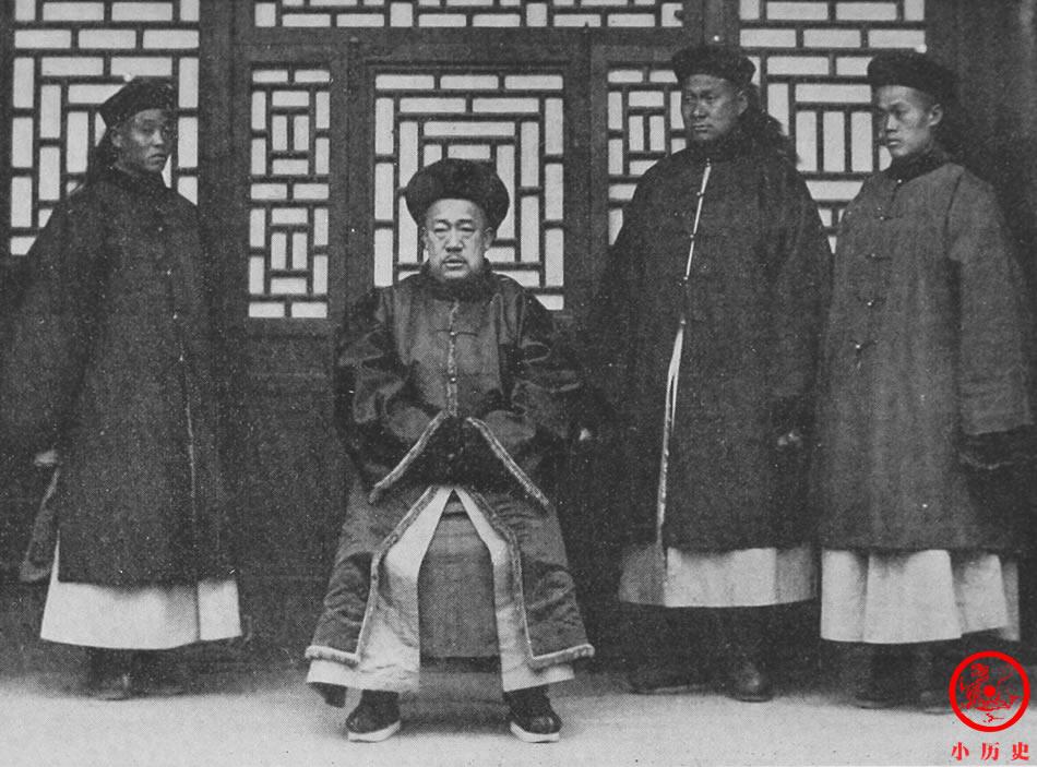 肃亲王善耆和他的侍从.