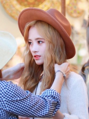 金发造型难驾驭?关晓彤,吴宣仪,鞠婧祎,李凯馨.看她们你就知道了!